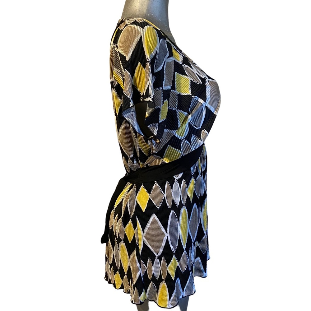 Women’s Geometric Print V-Neck Blouse in Black, Yellow & Gray - Picture 3 of 7